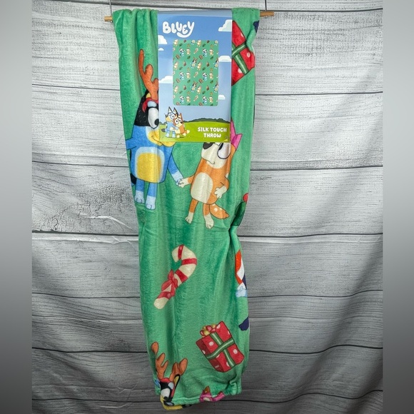 50" x 70" Bluey Christmas Holiday Silk Throw Blanket - NEW - Picture 1 of 4